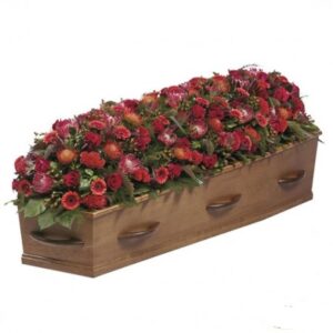 kistbedekking rode bloemen